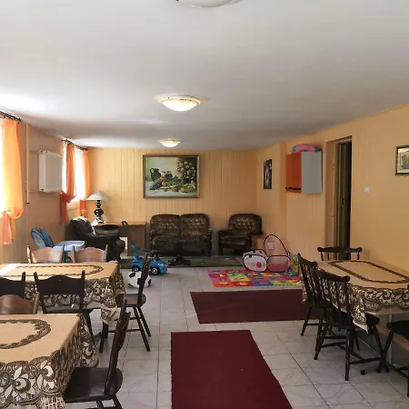Pokoje Goscinne Nina Homestay *